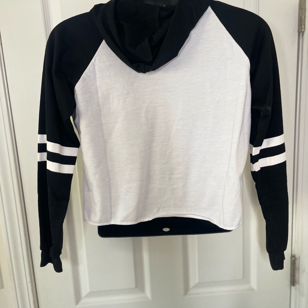 Black and White Graphic Hoodie Crop Top - Picture 2 of 2